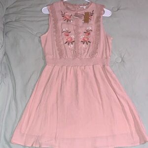 NWT Mine Womens Floral Rose Embroidered Dusty Pink Sz L Dress
